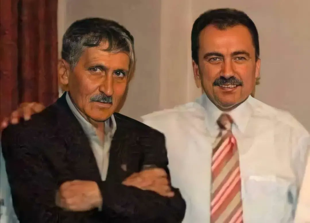 OcaklarTokat's tweet photo. "Vallahi bana sorarsanız Muhsin başkan han köşesinde ölemezdi, ona dağın zirvesinde ölmek yakışırdı."

 Şehit Liderimiz Muhsin Yazıcıoğlu'nun Dava ve fikir yoldaşı Abdurrahim Karakoç'u Ölümünün sene-i devriyesinde rahmetle anıyoruz. 

#AbdurrahimKarakoç https://t.co/A6ecv3zQY8