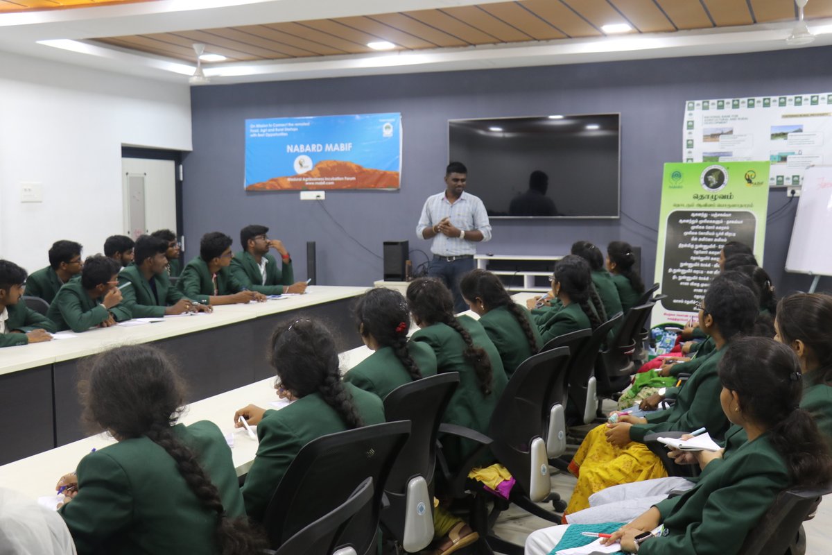 NABARD_MABIF's tweet photo. An exposure visit to #NABARD #MABIF was organized for the students of Thangai Roever Institute of Agriculture and Rural Development(TRIARD), Perambalur. #MABIF explained the activities, how the #services can be availed, how the industrial machinery can be utilized, (1/2) https://t.co/rlWkF0aDJq