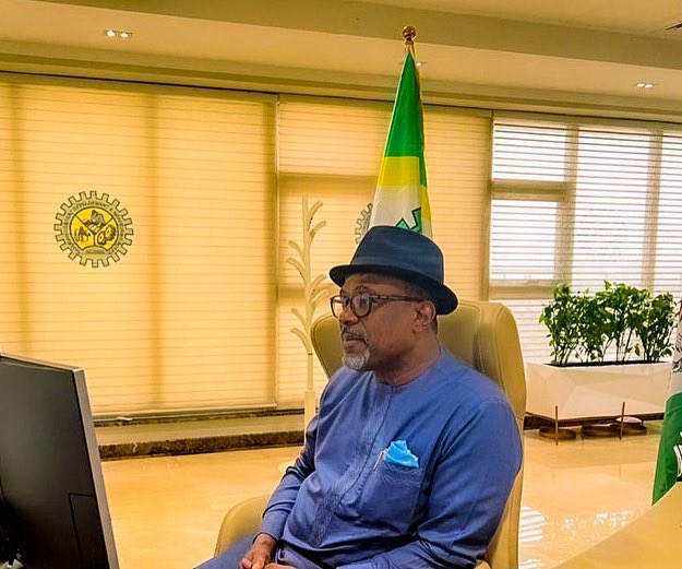 OfficialNCDMB's tweet photo. The Executive Secretary, NCDMB, Engr. Simbi Kesiye Wabote (FNSE, FIPS) (@wabote_simbi) delivering the opening and keynote address virtually at the 2nd Human Capacity Development (HCD) workshop.

#NCDMB https://t.co/GHb0yWojsi