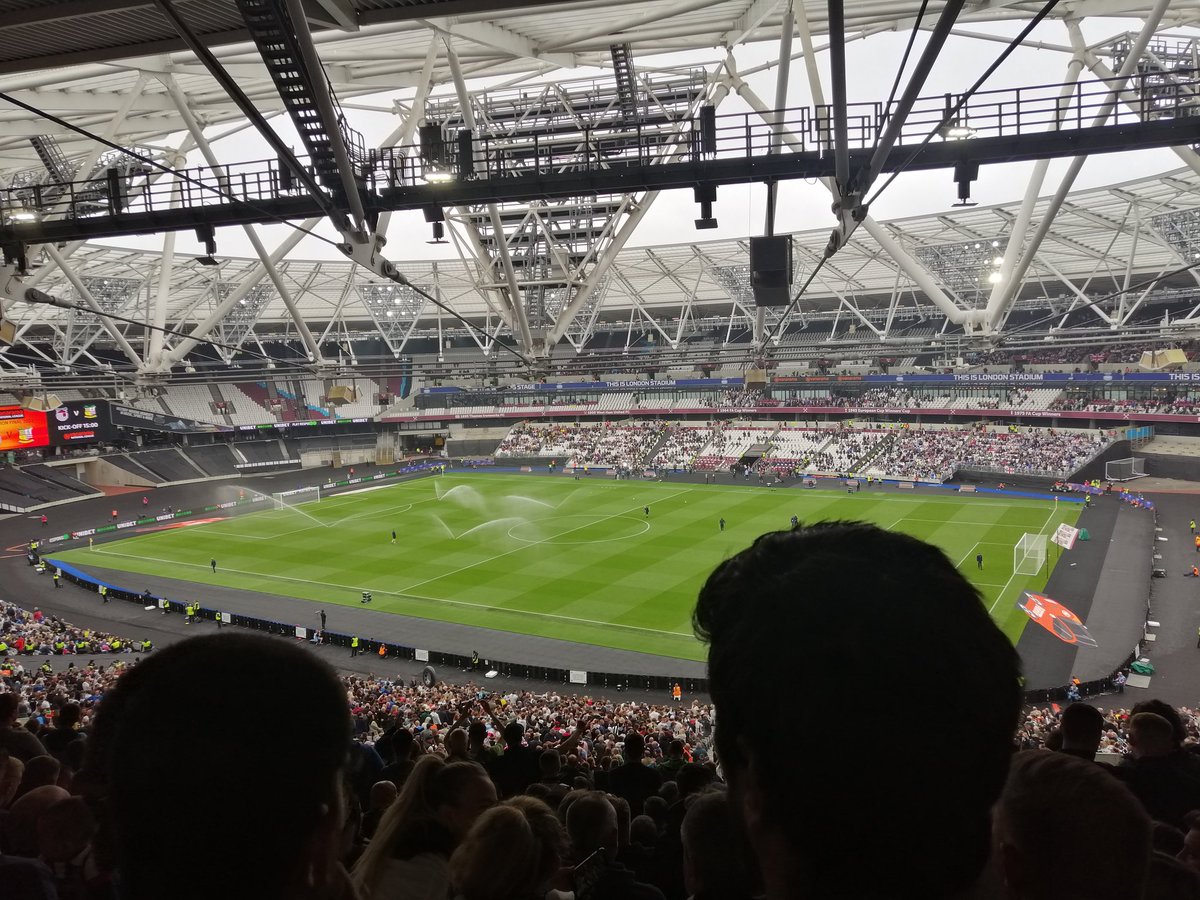 LukeSoley's tweet photo. Sunday the 5th, watching Grimsby v Solihull moors in the Grimsby end, a good day out and a great game to watch along with an amazing atmosphere from the Grimsby fans and awesome to meet @smivadee , had a great chat with him on the train on the way to the game. #GrimsbyTownFc https://t.co/83h1Wv1k8p