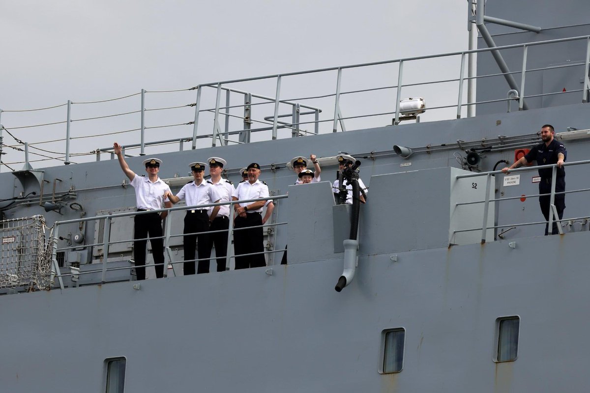 URNUSolent's tweet photo. Six OCs spent the last 10 days on @RFAMountsBay with other URNUs from the region. We spent valuable time at sea and assisted with the platinum jubilee events in London. #royalnavy #PlatinumJubilee #HM70 (1/2) https://t.co/SkrJIqwdMj