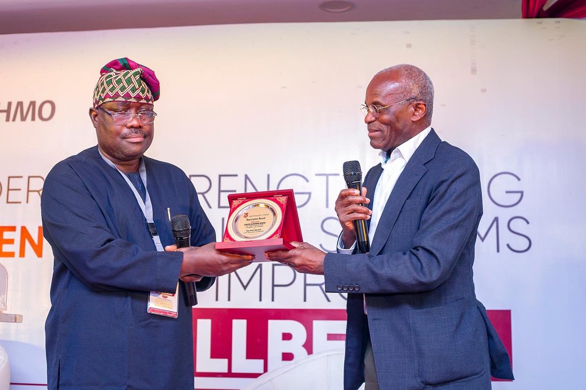 HallmarkHmo's tweet photo. We awarded our speakers and guests of honor for their amazing contribution at the stakeholders engagement event. It was so much for us to learn from.
We appreciate you.
#hallmarkhmo #stakeholdersengagement #stakeholders #speakers #guestsofhonor #guests https://t.co/MvSrcionbt