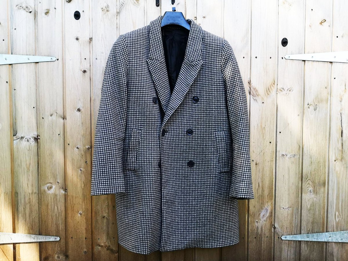 PlumsteadPress's tweet photo. That's my coat! 

A smart ladies coat was found on the railings outside Lloyd's Pharmacy on Plumstead Road this morning. Do you recognise it? If so, please contact the Plumstead Road Press for more details. 

Read the full article here: https://t.co/pvcpbHilCw #Norwich #lostcoat https://t.co/6J6aORmjC8