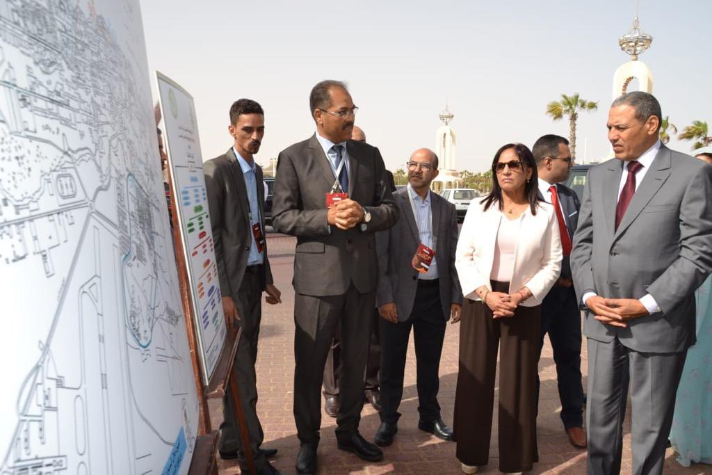 جولة بمعرض حماية التراث الحساني بقاعة الموتمرات بالعيون. منجزات ومشاريع للجانب المادي والامادي للحسانية.

صباح اليوم، على هامش يوم دراسي حول موضوع "الثقافة الحسانية: فعلية الحقوق الثقافية"