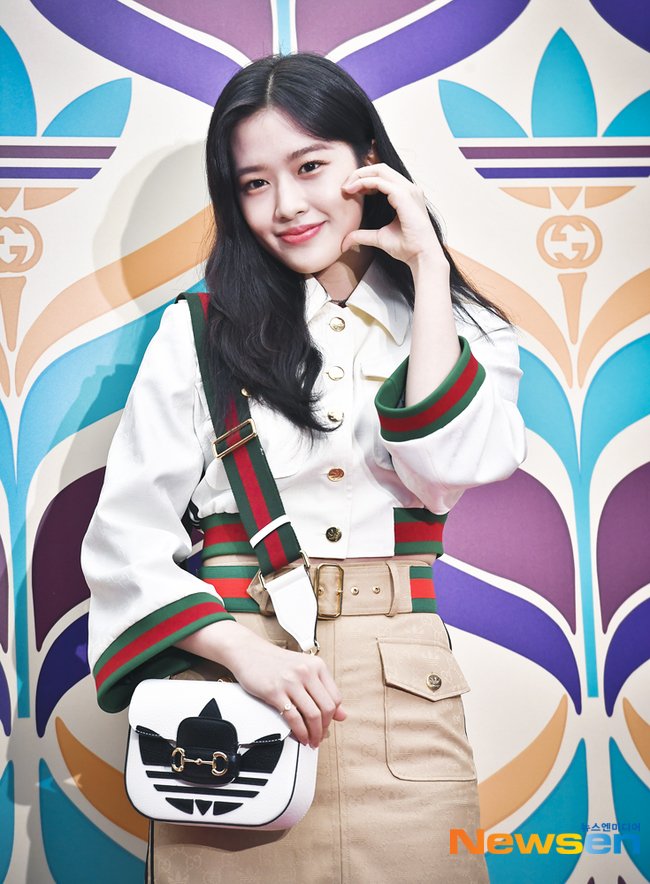 allforayj's tweet photo. [📝] ARTÍCULOS NAVER
An Yujin at Gucci x Adidas Launch Event

🔗 https://t.co/lgbfTfjXN5 
🔗 https://t.co/h97W0G3AIR
🔗 https://t.co/FD1Nw5F0vy +

— reaccionen con el primer emoji (🥰), recomienden y compartan con los #

유진 아이브 #유진 #YUJIN #IVE #아이브 @IVE_twt @IVEstarship https://t.co/12iczwOAzE