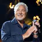 It\s not unusual to wish Tom Jones a happy birthday.
He\s 82 today! 