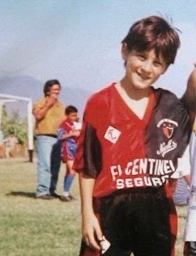 メッシが幼少期を過ごしたニューウェルズ・オールドボーイズ 今も赤黒