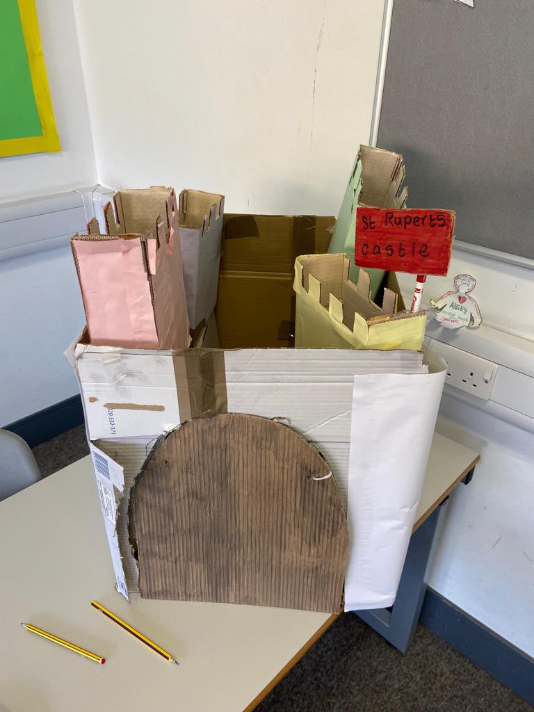 HistoryMearns's tweet photo. The prize winners from Miss Fulton’s S2 history classes Castle building competition 🏰 Students worked in teams to design and construct their own castles made out of alternative materials ✨ some excellent structures! 🙌 @SATHinfo @MearnsAcademy https://t.co/K2Xptefh1i