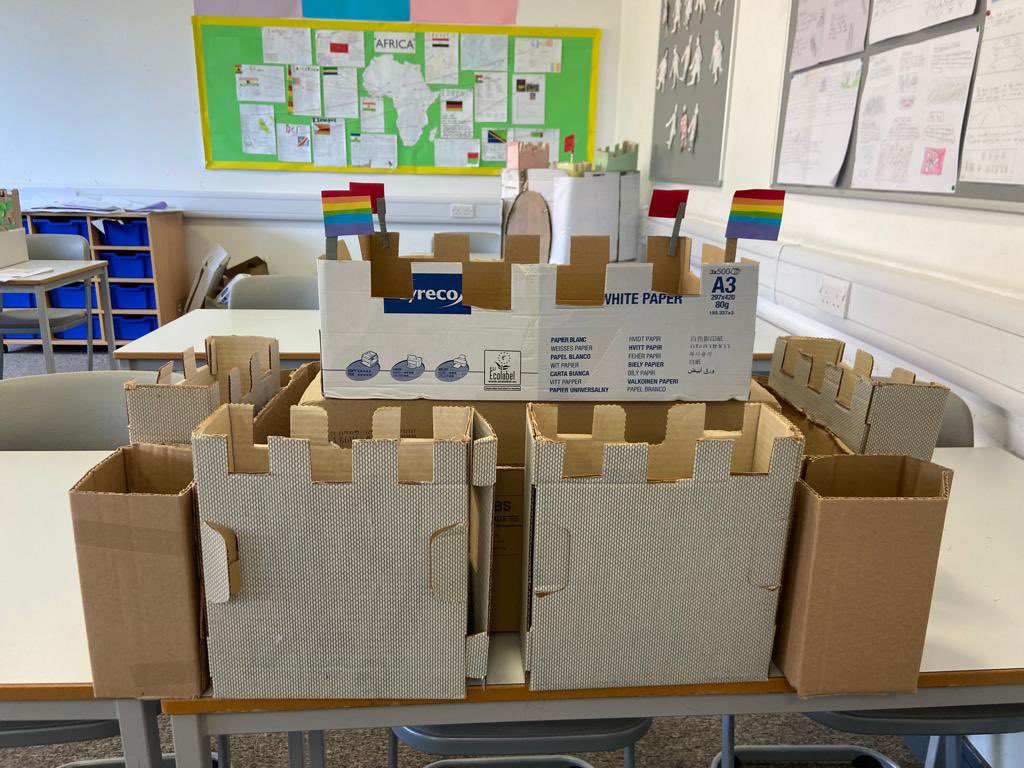 HistoryMearns's tweet photo. The prize winners from Miss Fulton’s S2 history classes Castle building competition 🏰 Students worked in teams to design and construct their own castles made out of alternative materials ✨ some excellent structures! 🙌 @SATHinfo @MearnsAcademy https://t.co/K2Xptefh1i