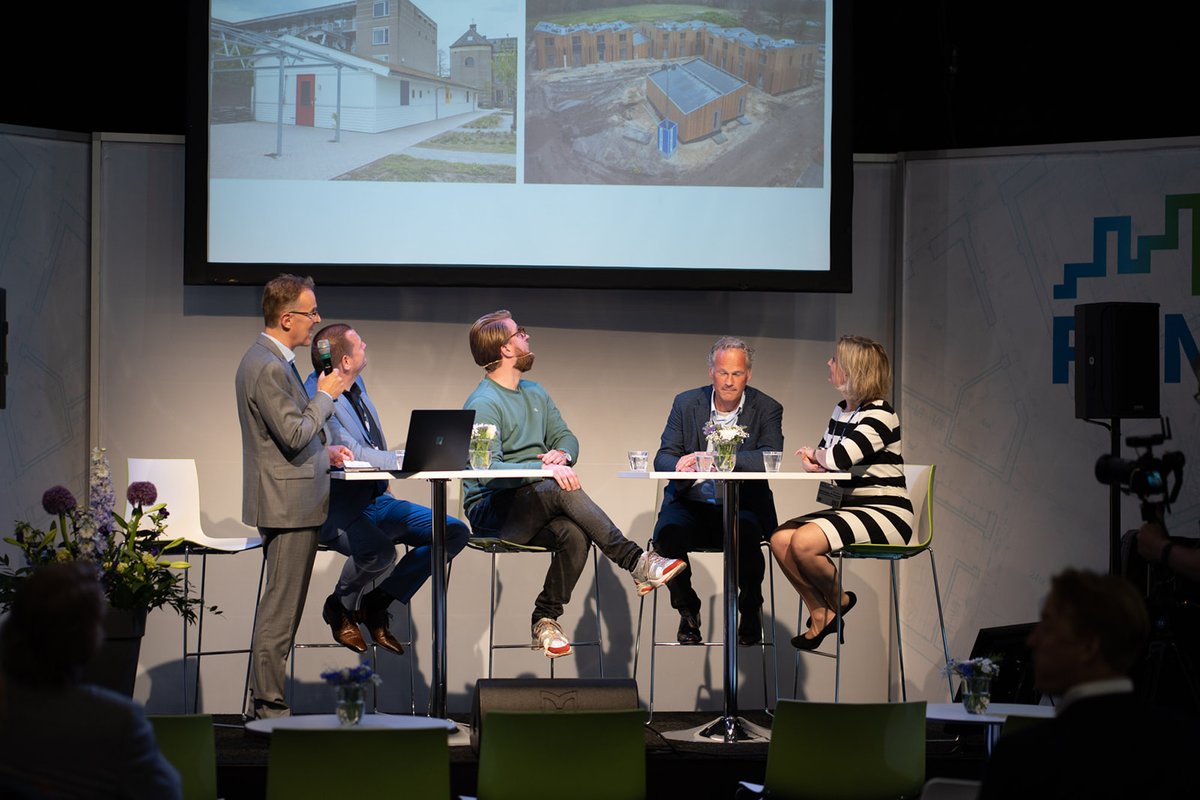 NRP-voorzitter Bart Krol opende in mei de <a href="/Renovatiebeurs/">vakbeurs RENOVATIE</a>. Hij ging in gesprek met Marieke Franken, Paul Uppelschoten en <a href="/SebasHameleers/">Sebastiaan Hameleers</a>  over de #woonenbouwagenda. Heb je het gemist? Bekijk de talkshow hier terug: vimeo.com/710854299