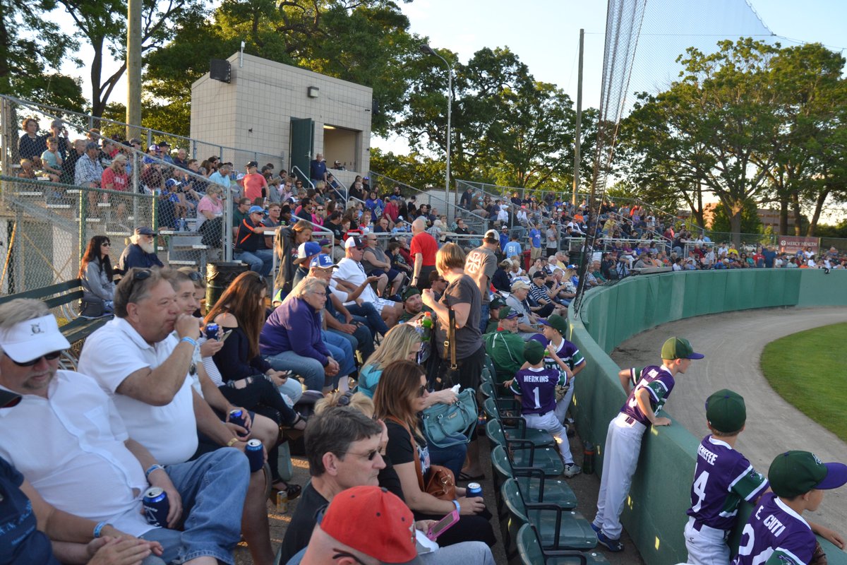 Lets show the new 2022 Muskegon Clippers how great our fans are and fill the park tonight!  
Gates open at 6pm, first pitch is 7:05pm!
Tonight is FREE magnet schedule night!
So come on down, grab a hot dog, an ice cold adult beverage, and enjoy some of the best baseball around!