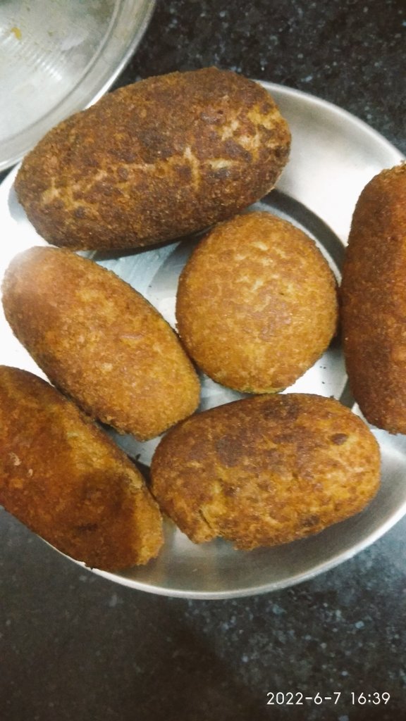 Reel_ministry's tweet image. Don't khÃing 
Only GhÖÖring 
#BreadRoll 😋😋