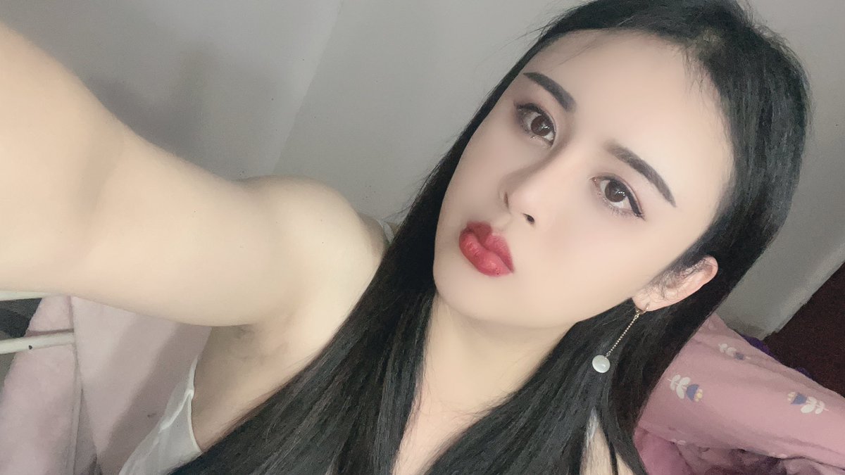 TS78055968's tweet photo. TS，李亚美、认识一下吗？ https://t.co/vG448InIO0