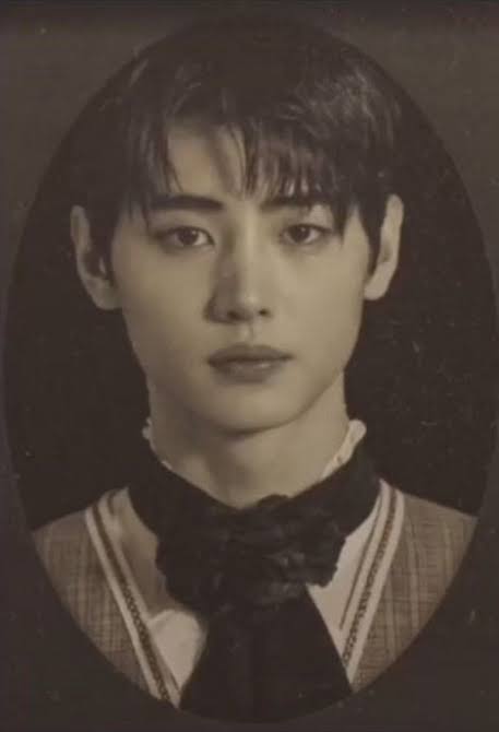 kmwoniie's tweet photo. MULI AU;

wherein enzo (psh) waits for the love of his life "I despise waiting, but if waiting means being able to be with you, I'll wait as long as it takes." https://t.co/hh8vu34ePt