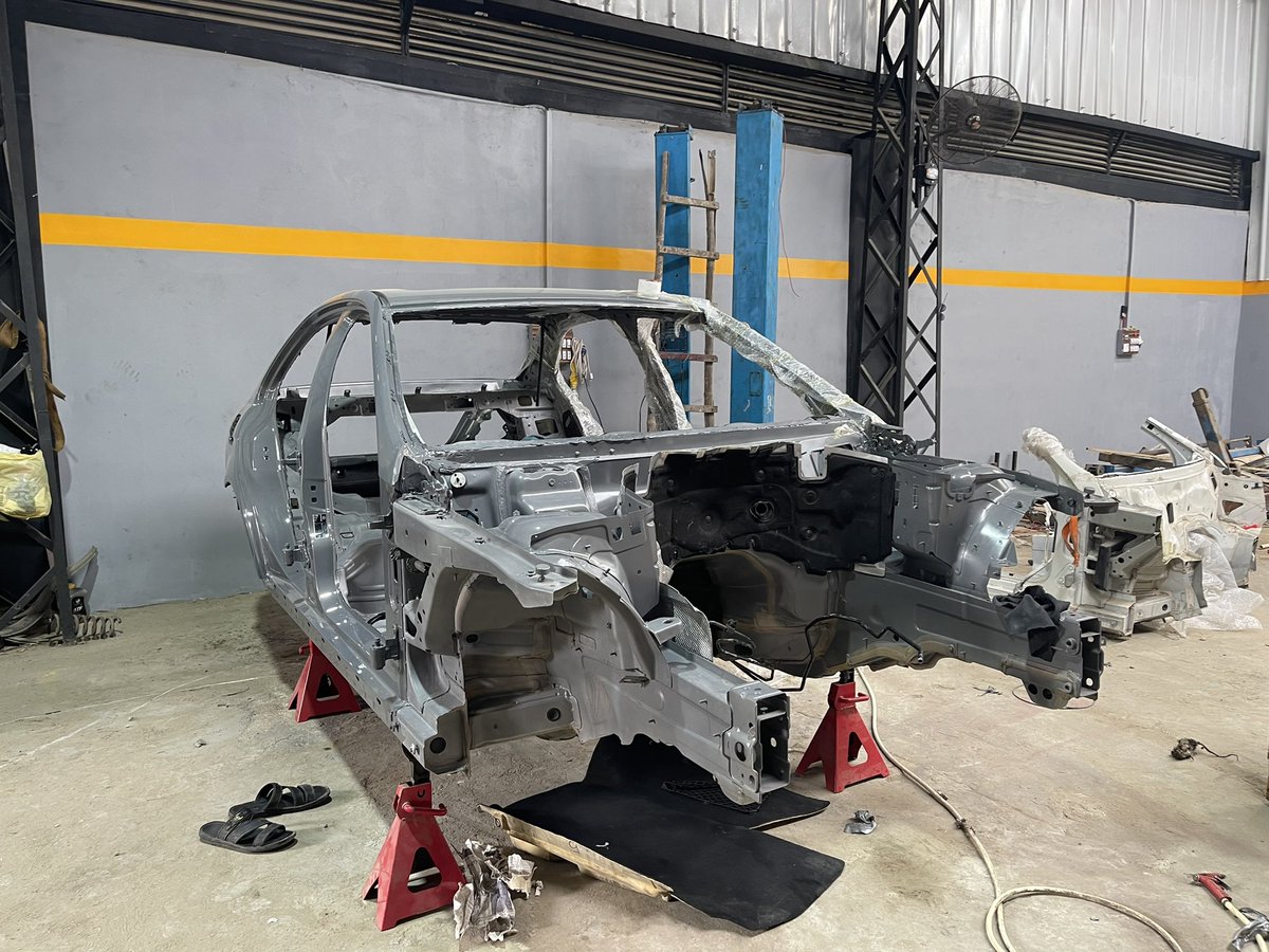 munesh_rai's tweet photo. It took 2 months from 🇯🇵 to 🇵🇰 

And a week to assemble this beast MERCEDES C63 AMG 🖤

Building the best, they look perfect, sounds stellar, and perform better than factory.
#Rewheels #MercedesAMG #Cars2022 https://t.co/Pdhwg5Cjd5