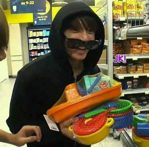 kookived's tweet photo. oh we camping ???? https://t.co/KUtHmMRBhm
