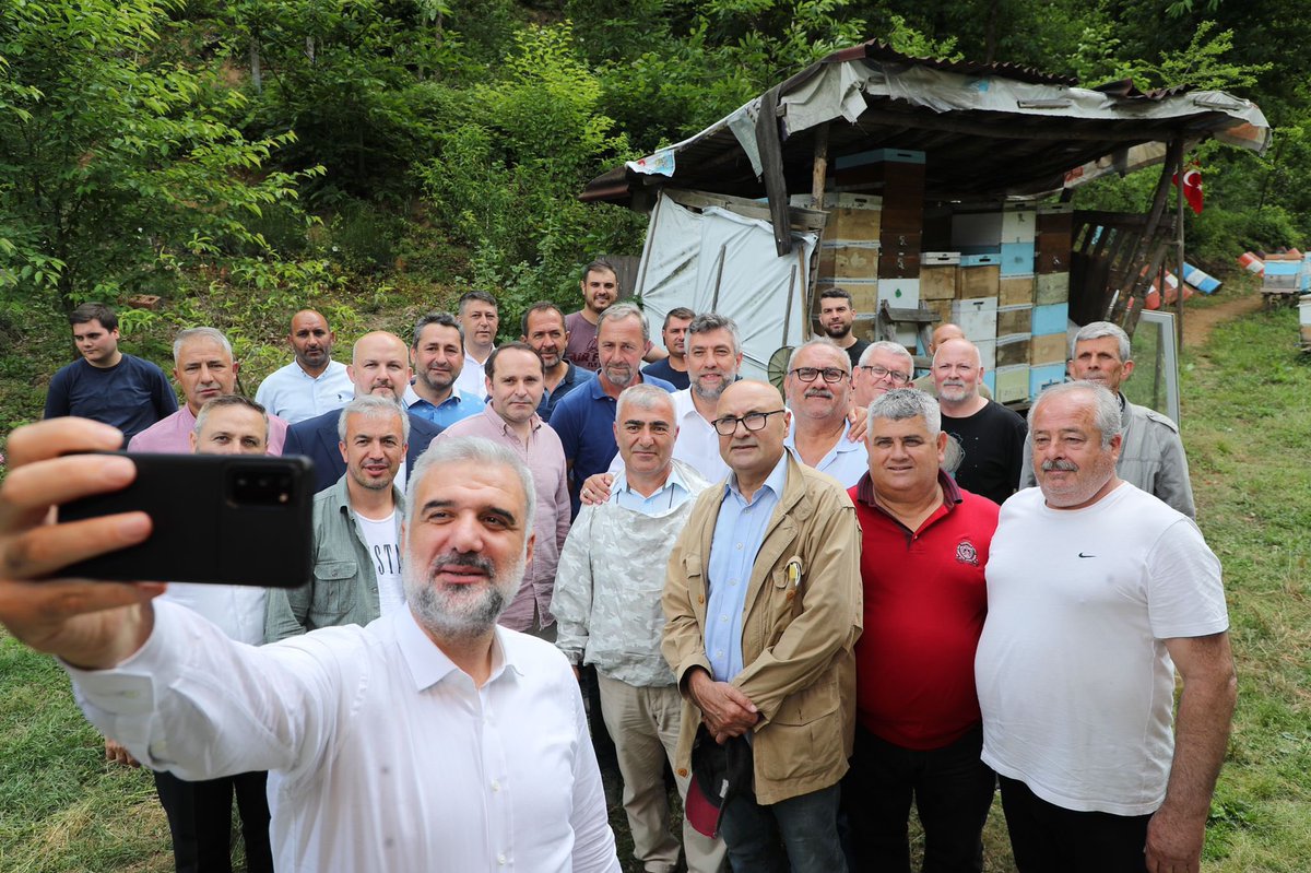 Çalışkanlığın, verimliliğin ve güzel neticelerin sembolü bal arısı…

Şile’de arıcılık yapan vatandaşlarımızla bir araya geldik. Her köşesi bereket olan bu topraklarda üretmeye ve üreteni desteklemeye devam edeceğiz.

📍Yeniköy Mahallesi