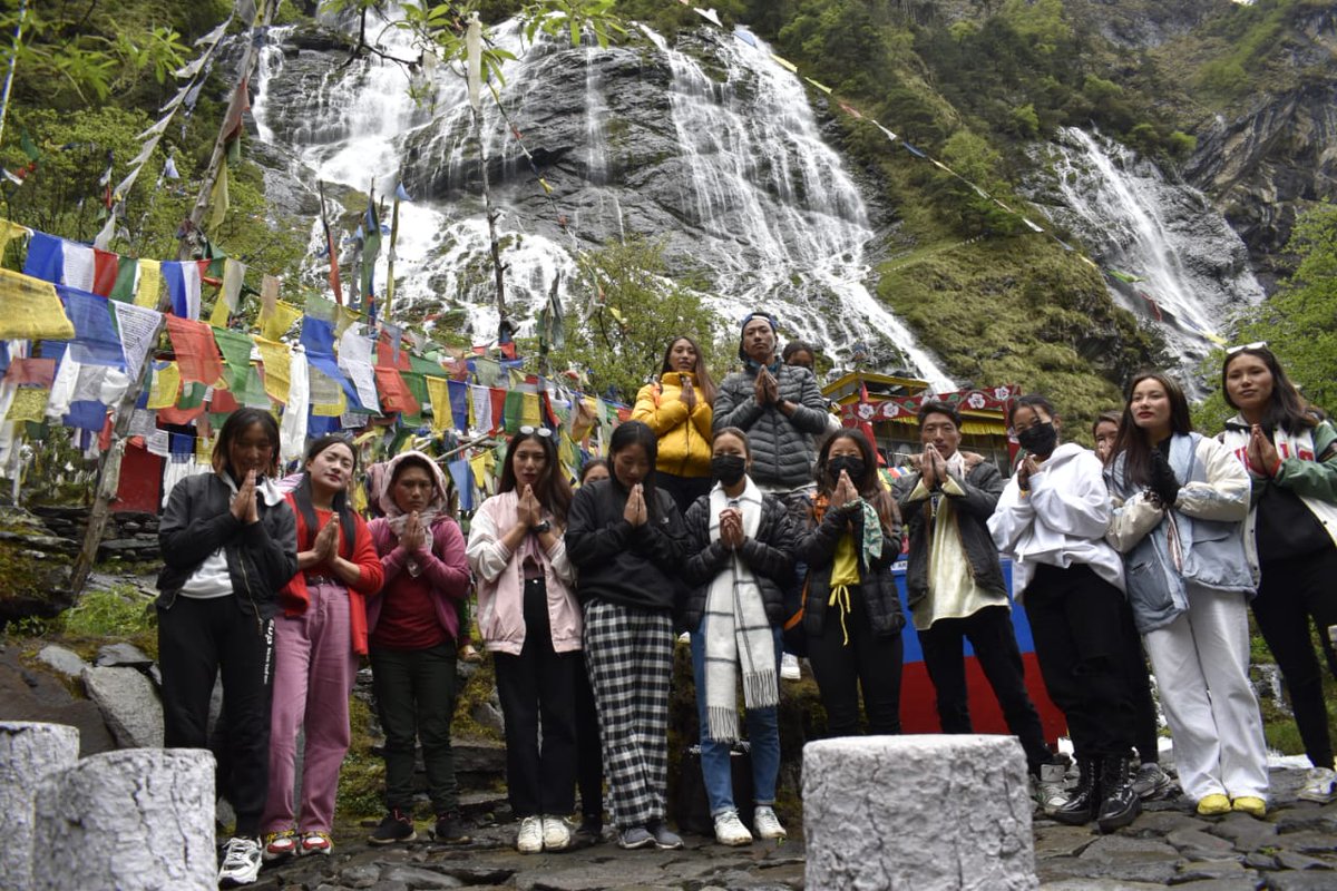 ProAssam's tweet photo. Visit to enchanting waterfall "Chumi Gyatse", witnessing a breathtaking landscape. Happy to experience the soul soothing rhythm of the gushing water with the Border Villagers of Mago Chuna.
#holywaterfall
#explore
#arunachal
#IncredibleIndia
#holyplace
#Buddhism https://t.co/hf0hAFr97x