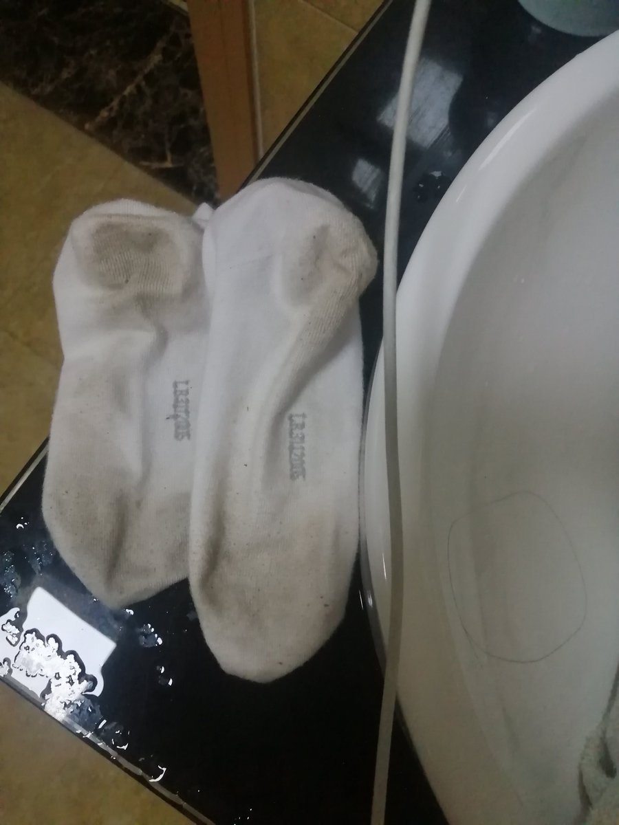 有人质疑我不真实，那我们就一起记录一下这双白袜袜的十天吧。（这分别是前三天，第二张可能因为闪光灯有些深色） #原味内衣裤 #原味棉袜 #原味运动鞋 #原味女神 #原味商品 #原味鞋 #扫楼