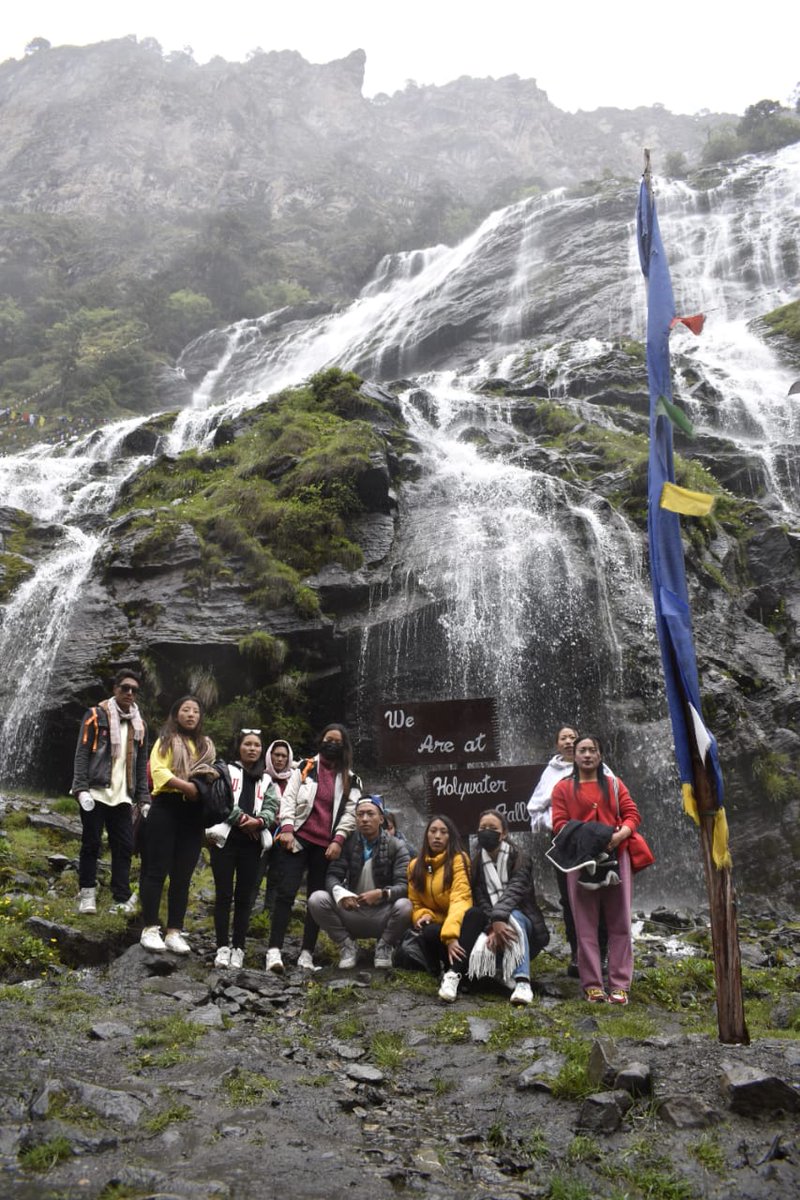 ProAssam's tweet photo. Visit to enchanting waterfall "Chumi Gyatse", witnessing a breathtaking landscape. Happy to experience the soul soothing rhythm of the gushing water with the Border Villagers of Mago Chuna.
#holywaterfall
#explore
#arunachal
#IncredibleIndia
#holyplace
#Buddhism https://t.co/hf0hAFr97x