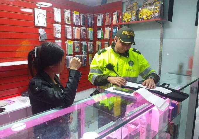 Incautados 24 celulares y 2 locales cerrados en operativos en Mártires |  Bogota.gov.co