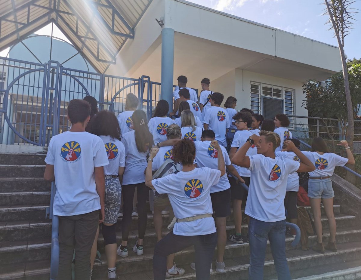 Isabelbb974's tweet photo. Chasse au trésor dans la ville @Les_Avirons organisée par le groupe #Erasmus du Lycée Saint-Exupéry pour les élèves partenaires d'Autriche @diemaroltinger . https://t.co/A8Rfsv56Cm