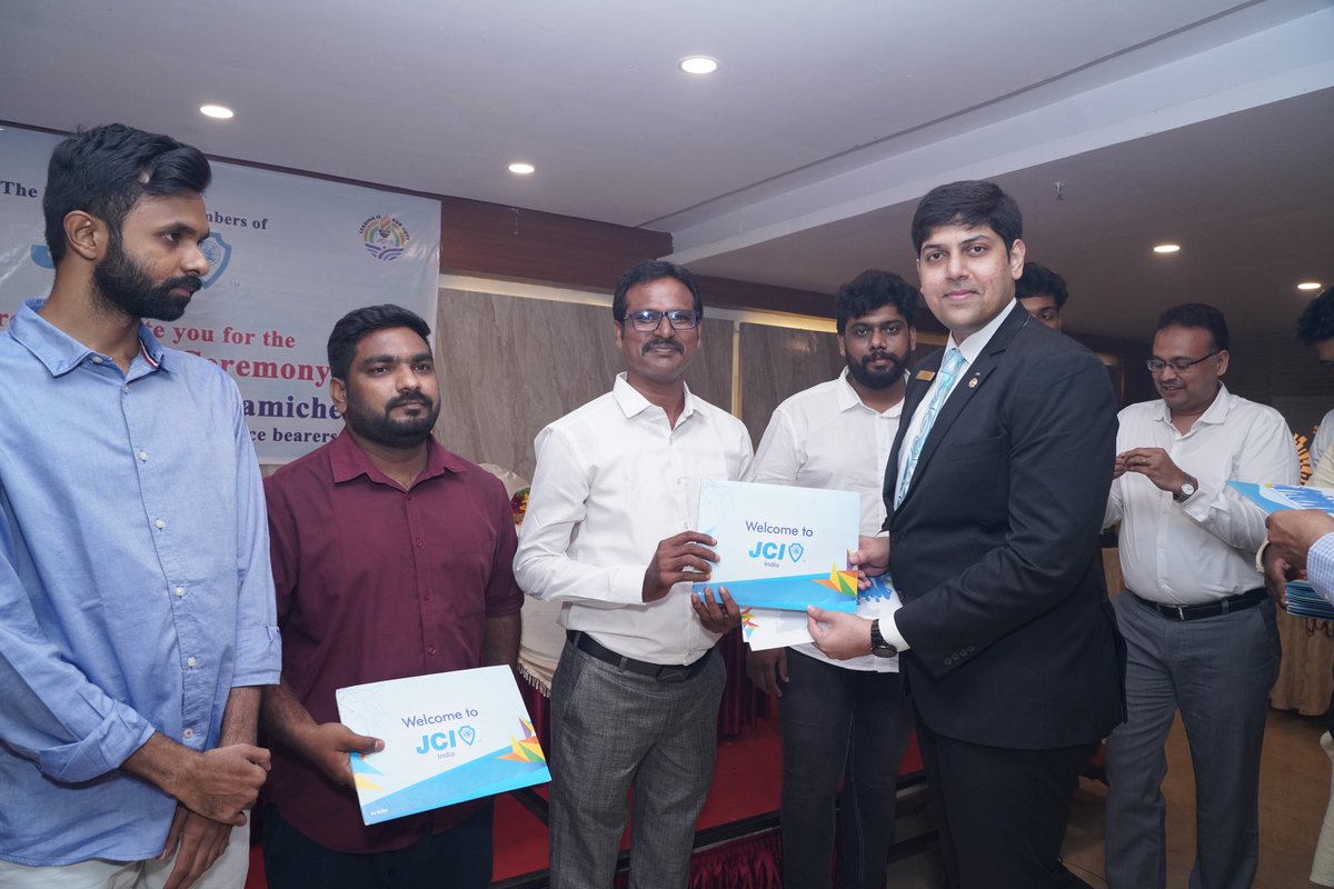 JCIVizagYUVA's tweet photo. New members taking the oath as LO members of JCI Vizag YUVA. All the best for team 2022.
#jci #jcivizagyuva #2022team https://t.co/DnhQrHnLav