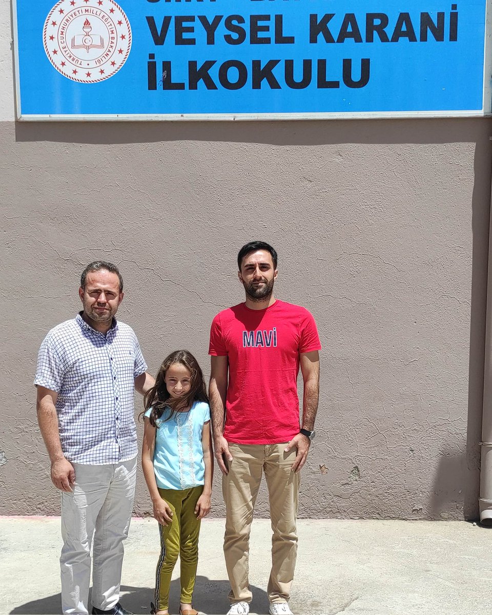 4/B Sınıfından Ömer Faruk GÜNEŞ'in öğrencisi Fatma ORHAN, Darüşşafaka Sınavında Siirt'te tek kazanan öğrenci olarak gururlandırdı.Kendisini ve öğretmenini tebrik ederiz.<a href="/mem_siirt/">Siirt İl Millî Eğitim Müdürlüğü</a> <a href="/SiirtValiligi/">Siirt Valiliği</a> <a href="/dnzdp1979/">Deniz Edip</a> <a href="/esref_altun/">Mehmet Eşref Altun</a> <a href="/bagliemin/">Emin BAĞLI</a> <a href="/Hacibektasogluo/">Osman Hacıbektaşoğlu</a> <a href="/fersendebahoz/">fersende</a> <a href="/SakirGazeteci/">Şakir EROL - Gazeteci / Yazar</a>