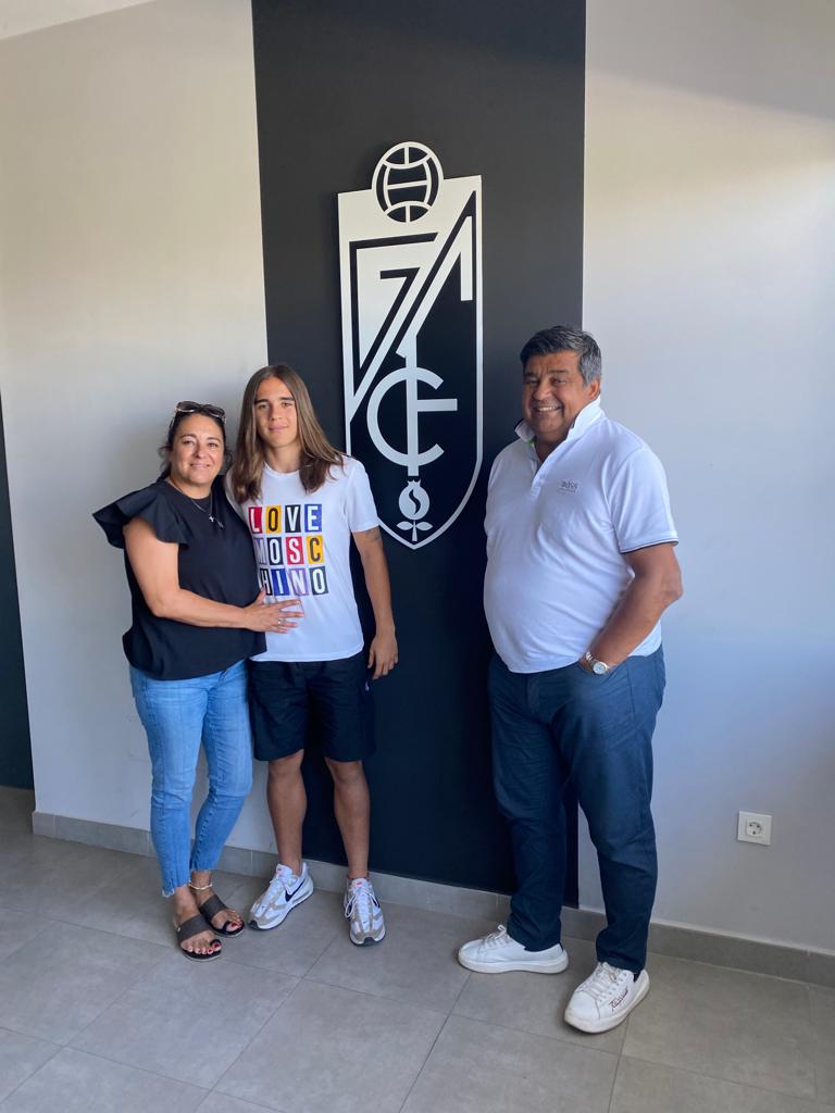 Felicidades por tu primer contrato profesional esto solo acaba de empezar a seguir trabajando💪😘 <a href="/Maaurozalazarr/">Mauro Zalazar Martinez</a>