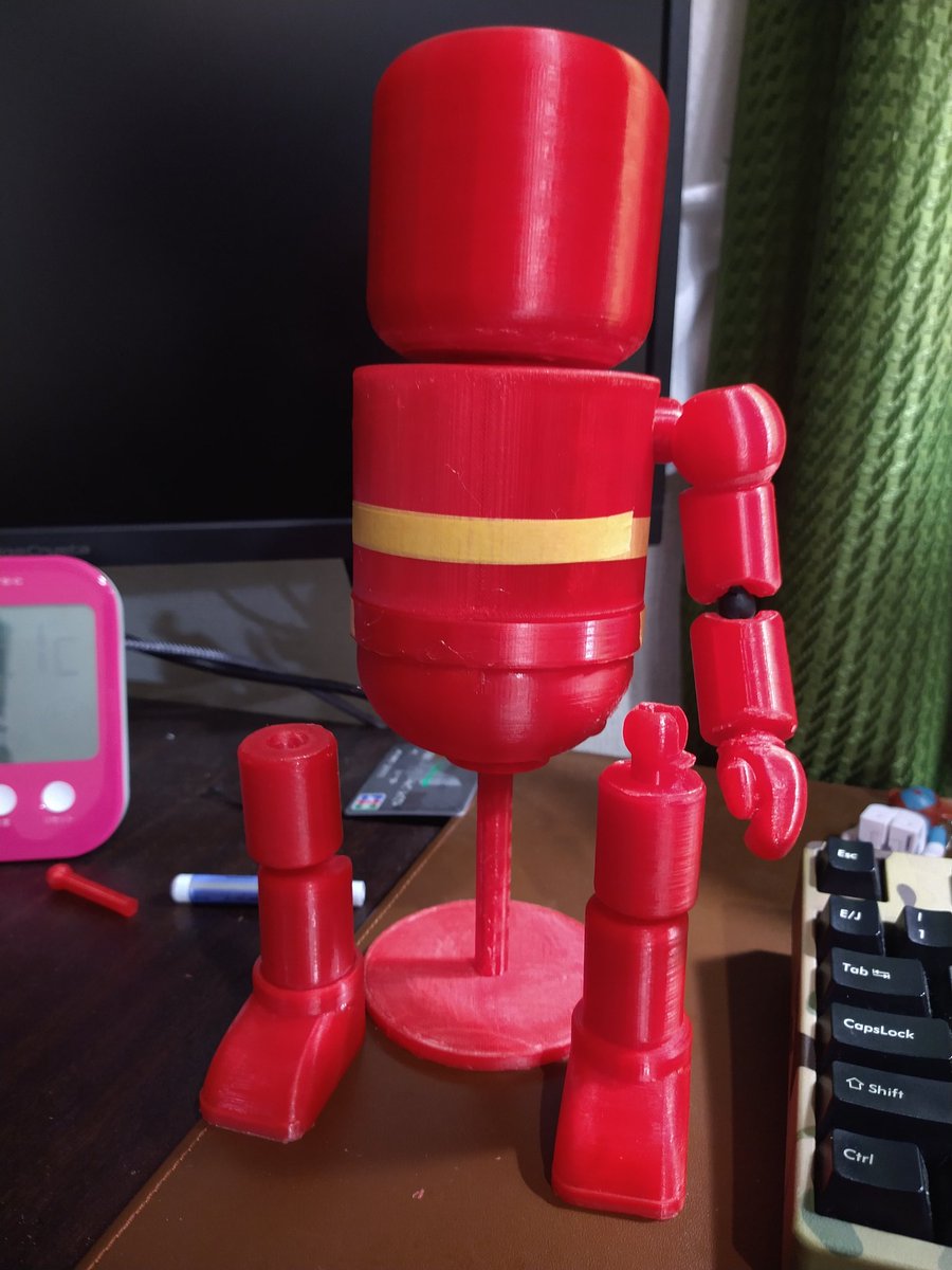 AIM_2122's tweet photo. 足の付け根が弱いため再設計する。
結構迫力ある大きさ！

#arttoy  #3dmodeling #designtoys  #art  #3Dプリンタ  #自作フィギュア  #おもちゃ https://t.co/Y6nC7j0kg4