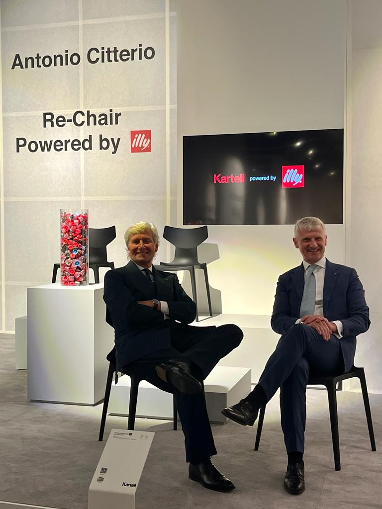 Abbiamo presentato oggi con Claudio Luti e <a href="/KartellOfficial/">Kartell</a> al Salone del Mobile Re-Chair, la sedia disegnata da Antonio Citterio, realizzata con le nostre capsule di caffè che non hanno passato i controlli di qualità. Un progetto di economia circolare Made in Italy.