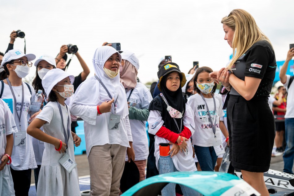 We've hosted our third FIA Girls on Track event of the year, in Jakarta during the Formula E weekend 🤩 It is an honor to continue to inspire so many young women and expand our prorgramme to new continents such as Asia 🗺️

#womeninmotorsport #GirlsOnTrackFE