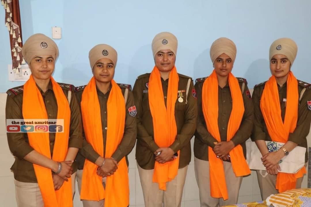 Dosanjhsaab_'s tweet photo. Five Gursikh girls become sub inspector with their hardwork &amp; dedication through the Nishan-E-Sikhi educational institute, Khadoor Sahib, run under the guidance of Baba Sewa Singh ji Khadoor Sahib. @SGPCAmritsar https://t.co/dnI10PKA5P