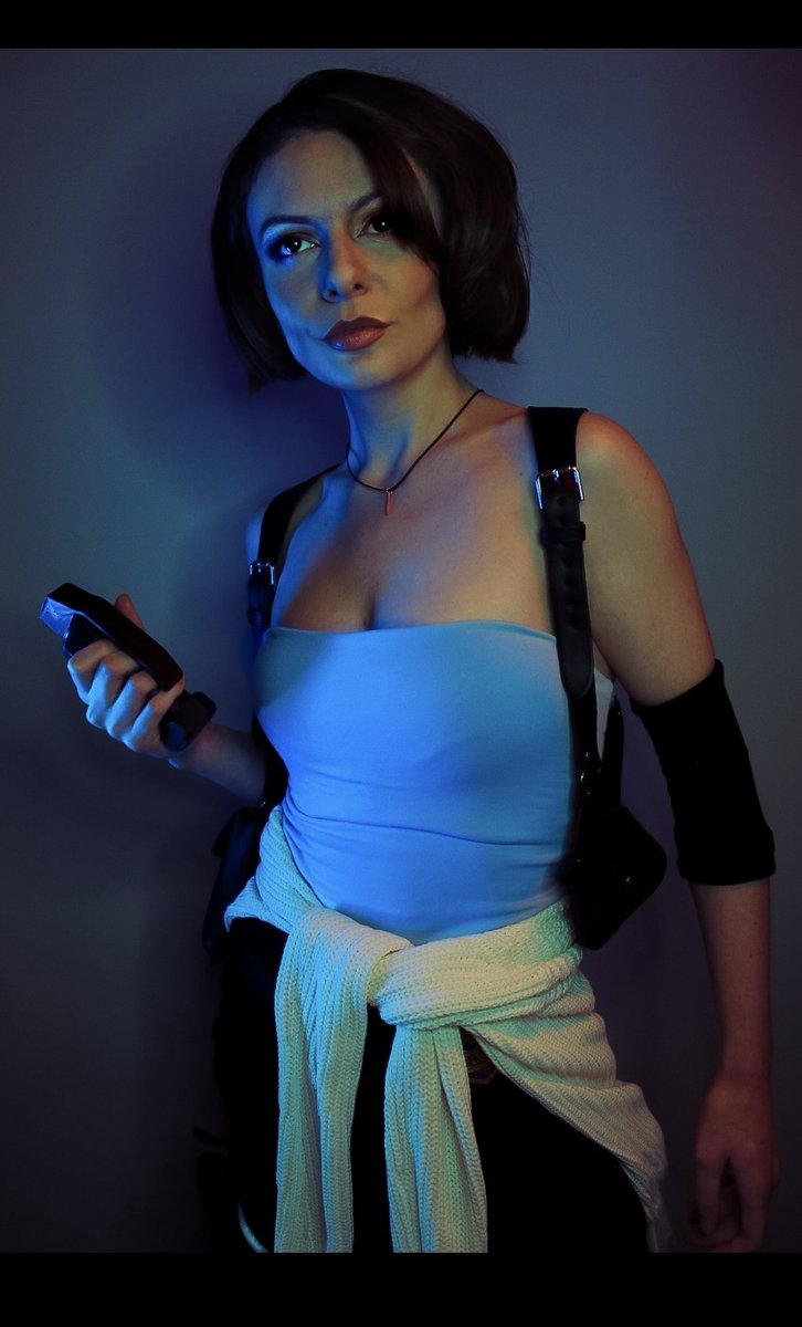 Just happy that I don't have to wear a wig now for this costume 😂

#JillValentine #jillvalentinecosplay #ResidentEvil #ResidentEvil3remake #residentevil3 <a href="/CapcomEurope/">Capcom Europe</a> <a href="/CapcomUSA_/">Capcom USA</a>