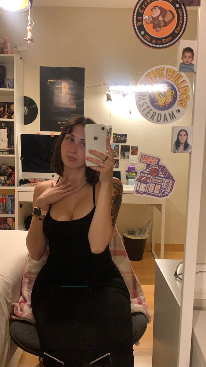 roromdri's tweet photo. esq me veo linda 🧛🏻‍♀️💌 https://t.co/ZzMZK6CoA4