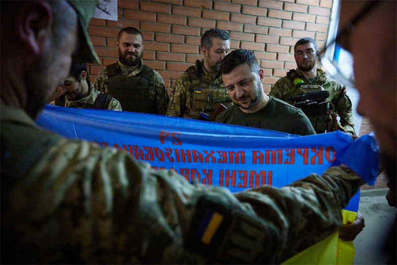 KyivPost's tweet photo. According to Zelensky’s presidential adviser Oleksiy Arestovych, the President of Ukraine visited the #Zaporizska direction and #Lysychansk as #Russia gears up for a massive offensive. https://t.co/vsB1ST5grN