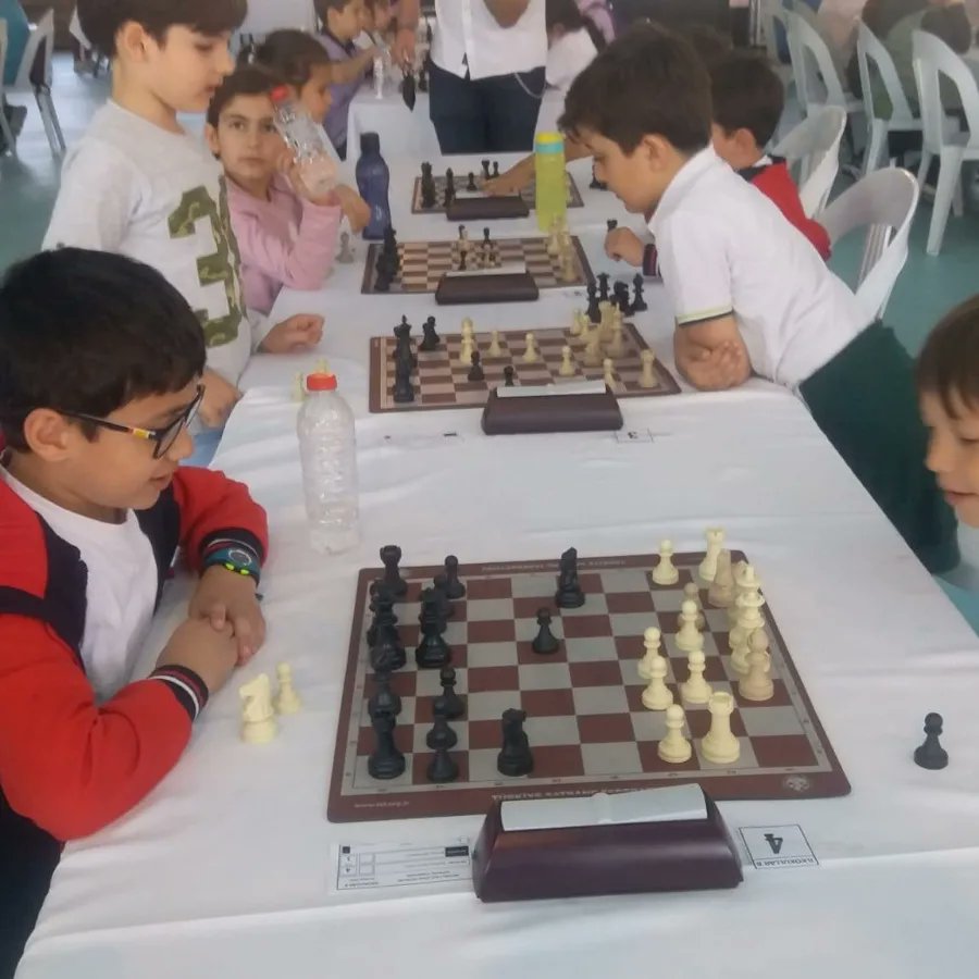 tarhankoleji's tweet image. ♟️BEYOĞLU SATRANÇ TURNUVASI

Beyoğlu İlçe Milli Eğitim Müdürlüğü tarafından ilçe genelinde düzenlenen satranç yarışmasına okulumuzdan 34  öğrenci katılım sağlamıştır. Satrança gönül vermiş tüm öğrencilerimizi tebrik ederiz. 

#tarhankoleji #tarhandabugün #satranç @beyogluilcemem