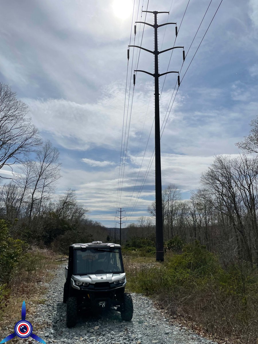 SkyScapeInds's tweet photo. NOT the worst office desk to sit at 🙂

#powerlineinspection #suas #drones #reliability #transmission https://t.co/pdcsqEINw0