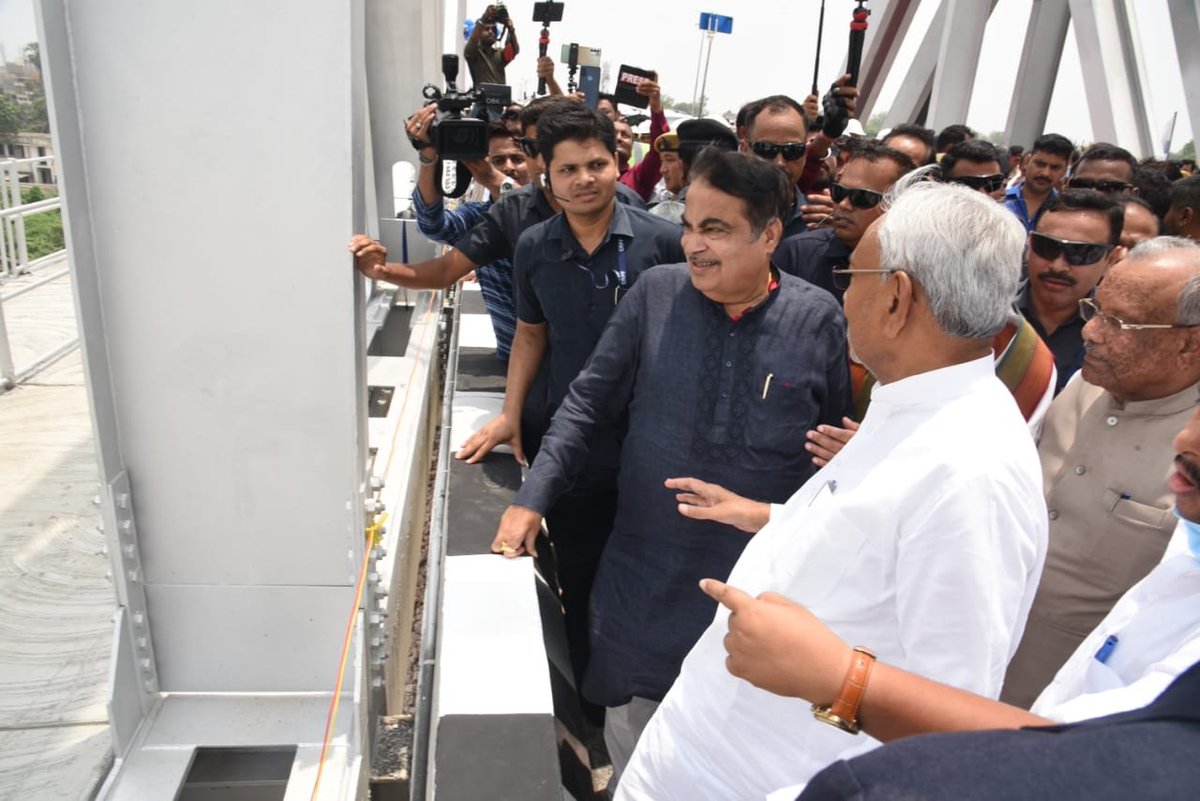 AnangBabloo's tweet photo. Triple N (NNN) यानि @NitishKumar @nitin_gadkari @NitinNabin का आगाज l बिहार का अगले ढाई वर्ष में चौतरफा विकास कर भारत का अग्रणी राज्य बनाना है l जिसकी जनता वर्षों से हक़दार है l इसे हमारे PM @narendramodi जी ने समझा और NNN (TRIPLE N) के माध्यम से बिहार में विकास की जंग जारी है https://t.co/6xDVFYvoLL