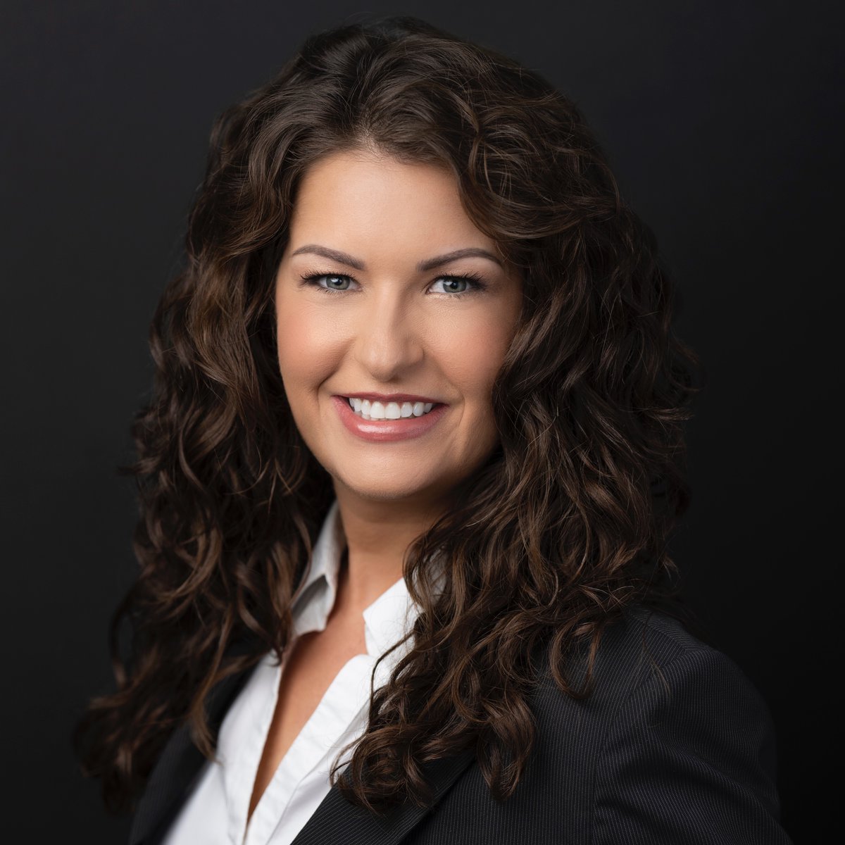 CREtampaflorida's tweet photo. After practically 12 years, I finally got a new headshot! 😝🙌🏼🤓
#abouttime #thenewme #headshot #photography #tampaflorida #corporateimage #commercialrealestate #colliers #headshot #officeagent #cre #whodat #tampabay https://t.co/U21zz5pyZ9