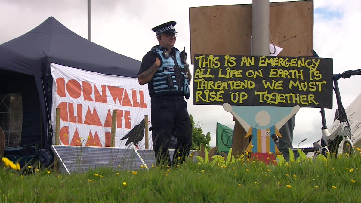 BBCCornwall's tweet photo. The #Cornwall #Climate #camp has moved on after two weeks on the front lawn @CornwallCouncil in Truro.  @ChurchfieldJE went along for a chat with the protestors as they packed up 

Listen back here ➡️ https://t.co/yNtrV2EQ1I ⬅️ https://t.co/V1a6Lr6zF0