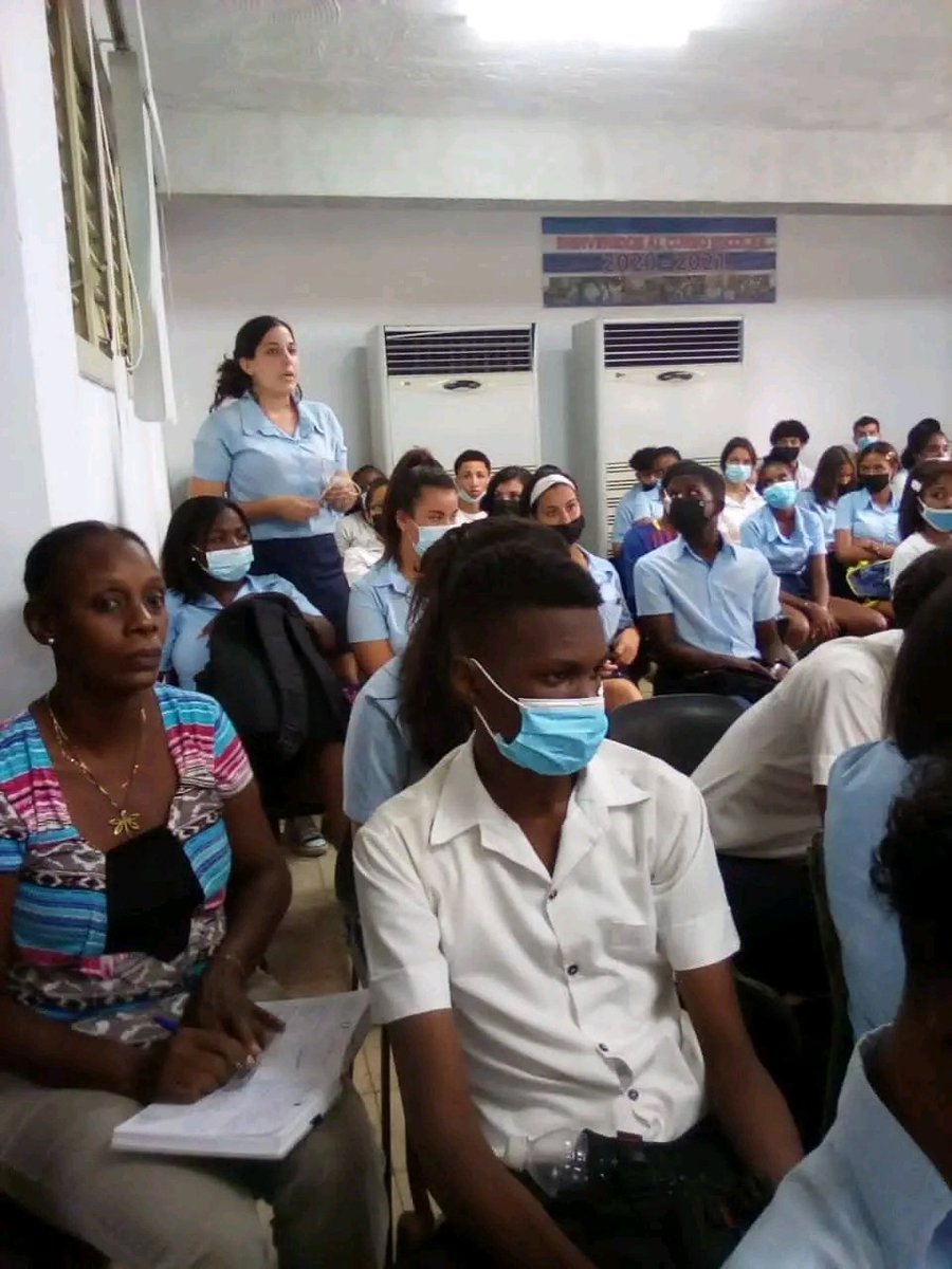 Desarrollé encuentro con más de 100 estudiantes de pre y la ETP del mcpio la Lisa. De manera franca y   con mucho respeto hablaron del trabajo de la FEEM, tareas de impacto, sus proyectos de vida y las insatisfacciones que tienen, la mayoría a resolver en los centros. #CUBAEDUCA