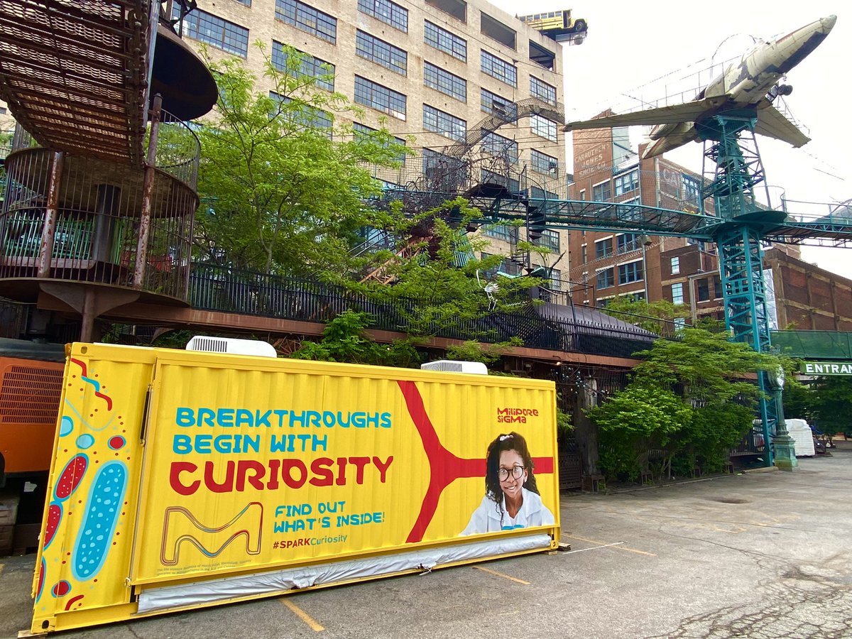 citymuseum's tweet image. Hey, good morning. Looks like we’re going to have some fun in the parking lot today. #sparkcuriosity #weirdlywonderful