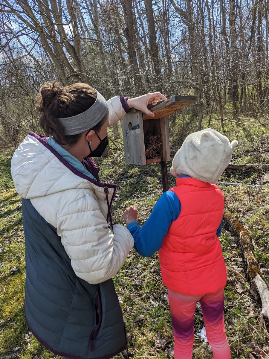 EEB grad students @juehlz @JennHoutz reaching out to the local community; showing school children a 'Bird's Eye View'... facebook.com/CornellEEB