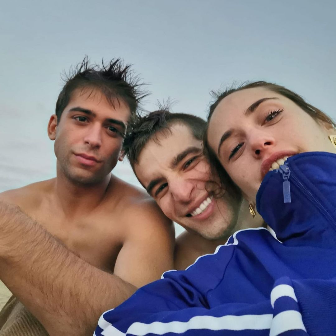 En un universo paralelo, sí que consiguieron escaparse en el primer capítulo y llevan meses en la playa comiendo pescadito frito. 

#ElInternadoLasCumbres

📸: by @salazaralbert95