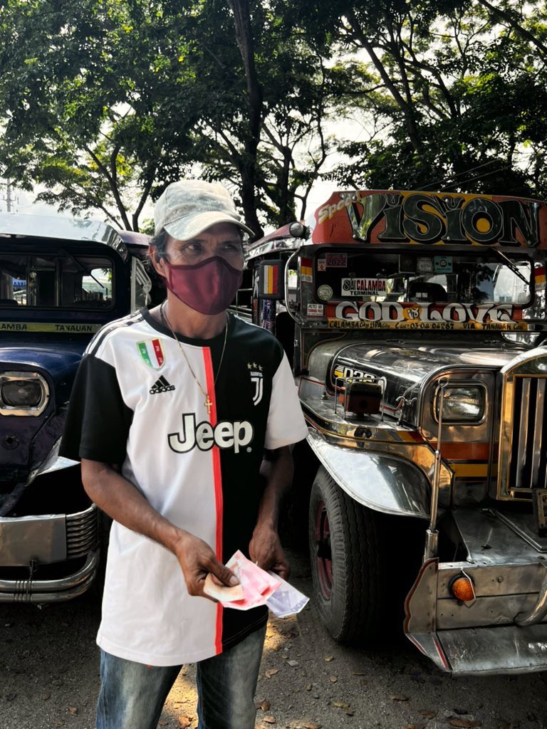 jacquemanabat's tweet image. “Magtitinda na ako kakanin.”

Romeo Bajon is a jeepney driver for 30+ years in Batangas. He plans to quit driving soon because of soaring oil prices.

He earned ₱270 for the whole morning:
₱170 for 2L of diesel
₱100 for food
No take hom pay yet.

He works 16+ hours/day.