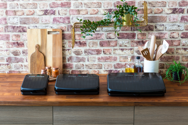GForemanGrill's tweet photo. Feeling the pinch of the rising energy prices? Ours Fit Grills use up to 88% less energy* - no more heating up the whole oven for just one meal! 

*During preheat and grilling of beef burgers at 217C; percentage may vary depending on Fit Grill size. https://t.co/KxqbUBvc4k