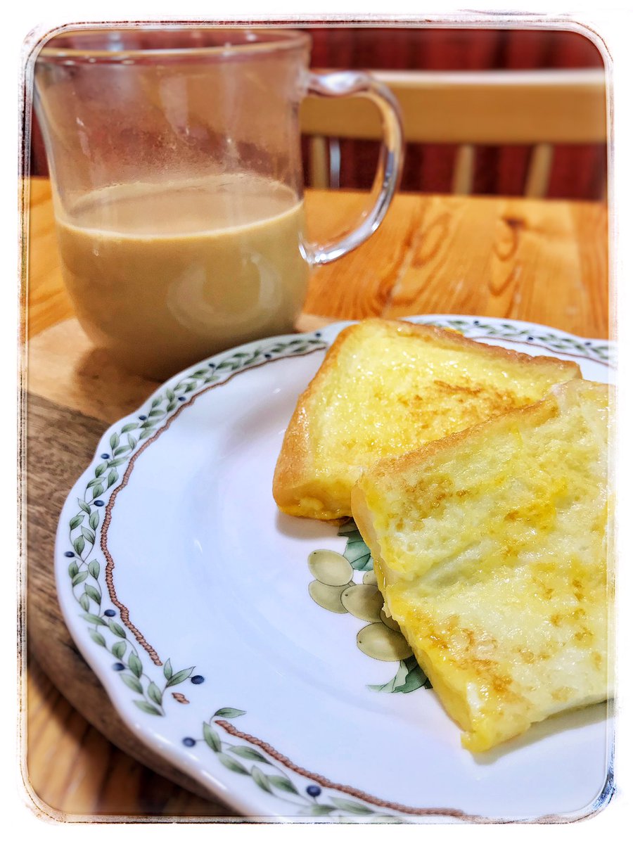 codget_info's tweet photo. 今日は久しぶりに肌寒い1日でしたね。
いつもはアイスラテのところを、今日はホットで飲みました。
牛乳のコクとコーヒーの苦み・酸味が上手に合わさり、体を温めながら味の変化を楽しめました。 https://t.co/TkZeb8VD5u