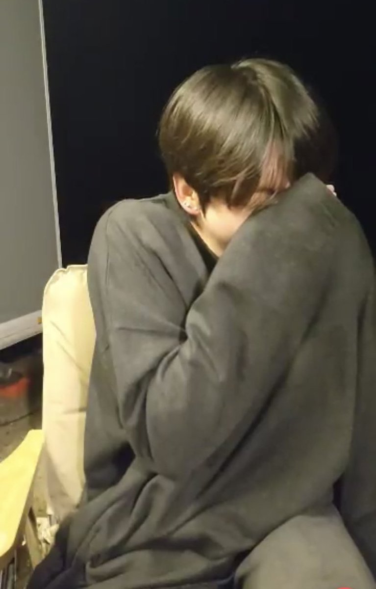 kthdetls's tweet photo. jungkook                          jungkook 
performando                    falando 
pro army                         com o army https://t.co/tOGYi6UJSd