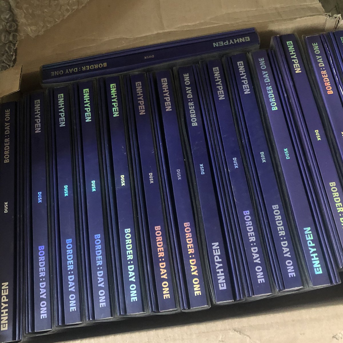 merakifreesia's tweet photo. wts enhypen border day one album unsealed
- damaged album ‼️
- some pages are wet
- 3 slots only
- mop : gcash 100 php
- cod: 130 php 
- dm me to order 🤗 https://t.co/7ejem4qFUP